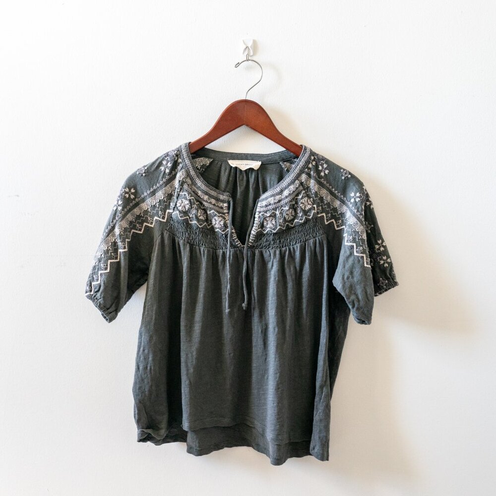 Lucky Brand EUC women's short sleeve top size S embroidery details
